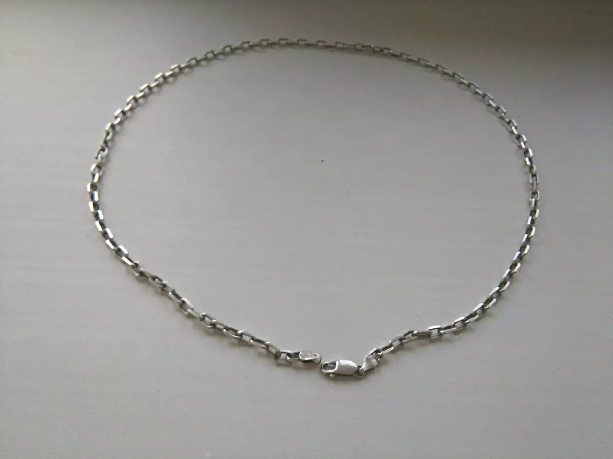 Srebrne verige (112 fotografij): ženske modele na vratu in na srebrni roki s pozlatom, 925 vzorcev s kroglicami, kako jih izbrati 3480_60
