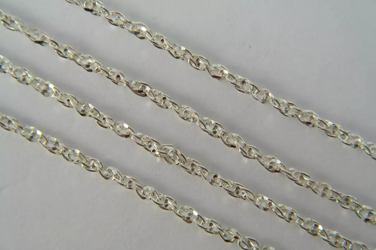 Srebrne verige (112 fotografij): ženske modele na vratu in na srebrni roki s pozlatom, 925 vzorcev s kroglicami, kako jih izbrati 3480_7