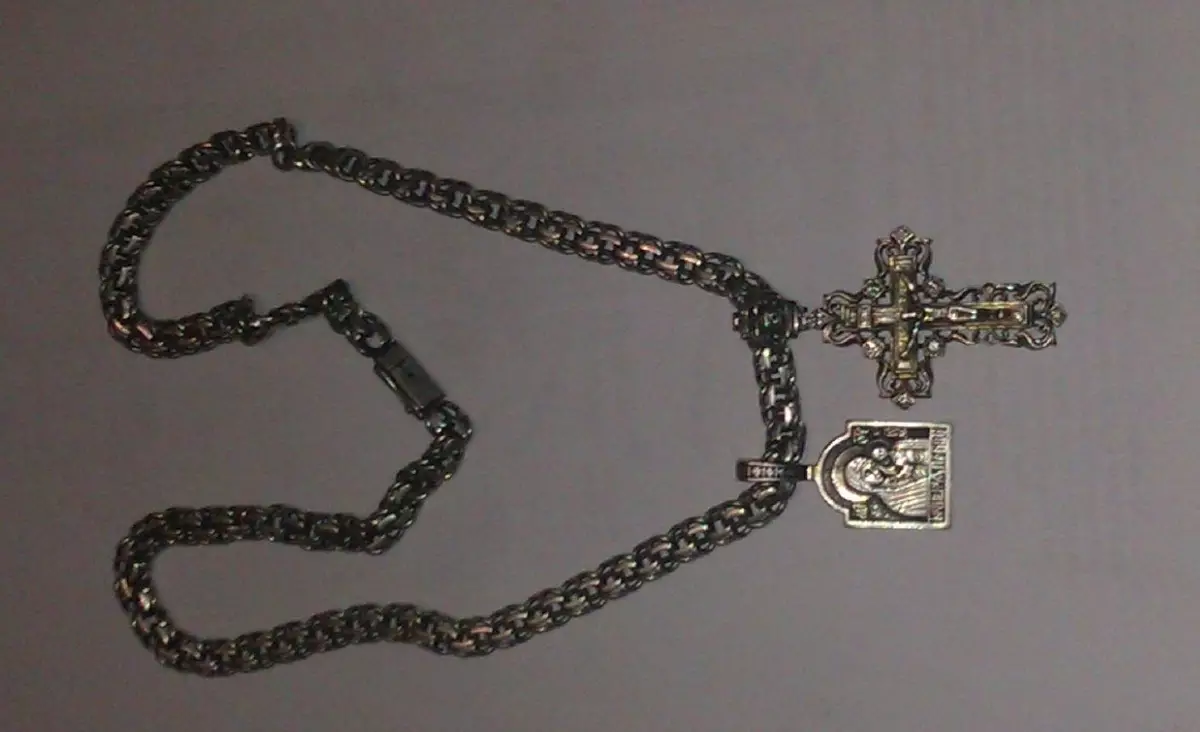 Silver chain (112 mga larawan): Mga modelo ng babae sa leeg at sa pilak kamay na may gilding, 925 sample na may mga bola, kung paano piliin ang mga ito 3480_86