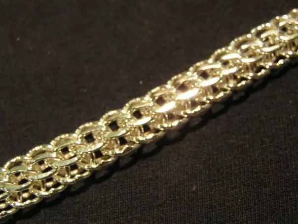 Jenis Tenun Gold Chains (122 foto): Nama jenis tenun model wanita, tenun modis untuk bertiup dan rantai tebal 3488_49