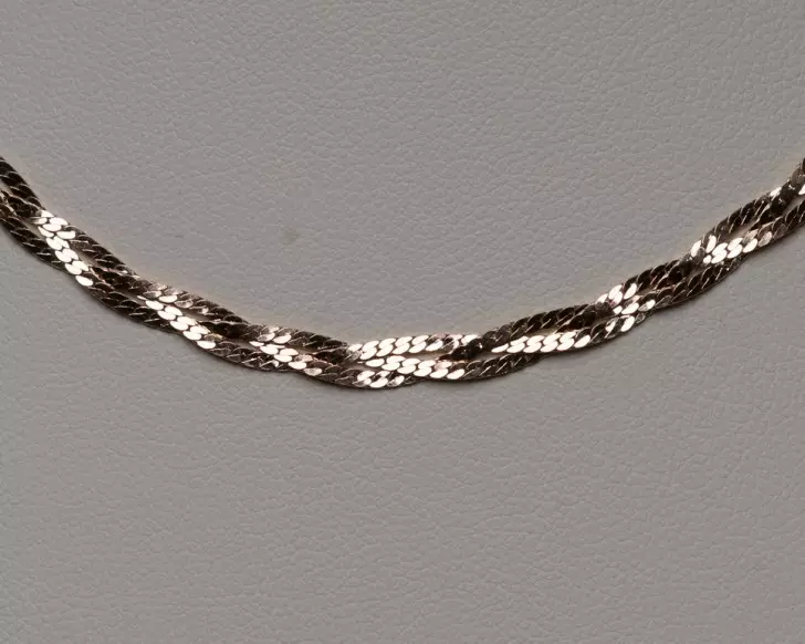 Jenis Tenun Gold Chains (122 foto): Nama jenis tenun model wanita, tenun modis untuk bertiup dan rantai tebal 3488_93