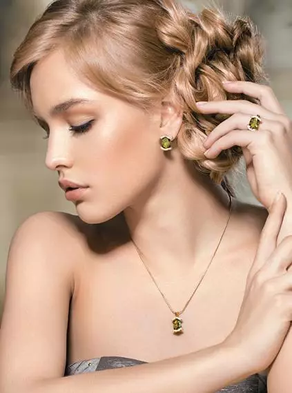 Cadenas de oro con piedras (55 fotos): cadena de cuero con inserciones de perlas, modelo con perla 3496_29