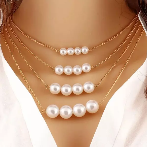 Mga chain ng ginto na may mga bato (55 mga larawan): Leather chain na may perlas insert, modelo na may perlas 3496_42