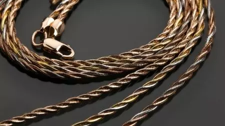 Golden-lace chain (52 mga larawan): Mga produktong babae na gawa sa ginto na may paghabi flasher at ahas 3506_39