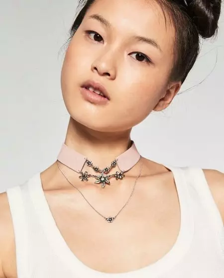 သားရေ Choker (67 ဓာတ်ပုံများ) - လည်ပင်းပေါ်တွင်သားရေများ, 3516_12