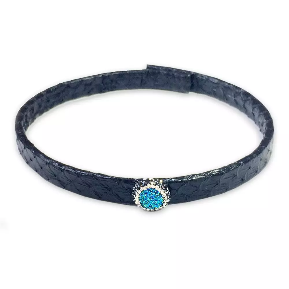 သားရေ Choker (67 ဓာတ်ပုံများ) - လည်ပင်းပေါ်တွင်သားရေများ, 3516_47