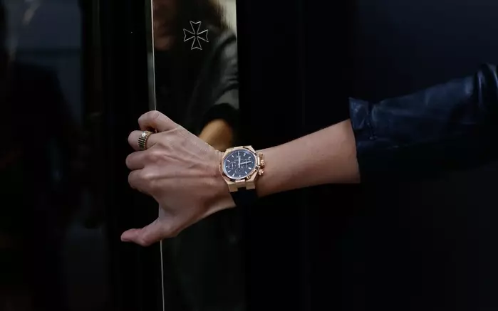Di Wristwatches de kronolojiyek çi ye (22 wêne): tiştê ku hewce ye û çawa bikar bîne 3524_22