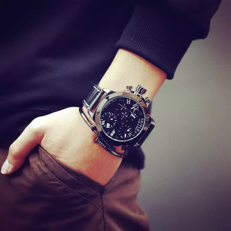 Wear время. Часы Wear. G-Wear часы. Дорогие часы на руке чб. G Wear Fashion часы.