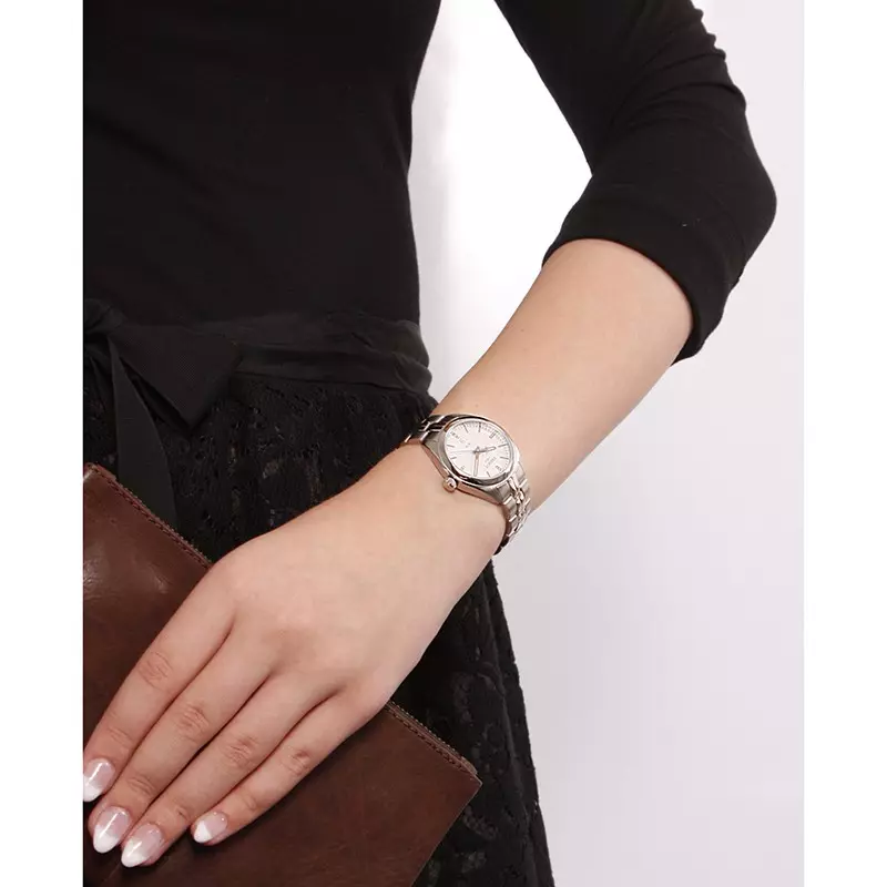 Swiss Watch (96 รูป): รุ่น Wristwater ของผู้หญิงจากแบรนด์สี่เหลี่ยมยอดนิยม 3526_93