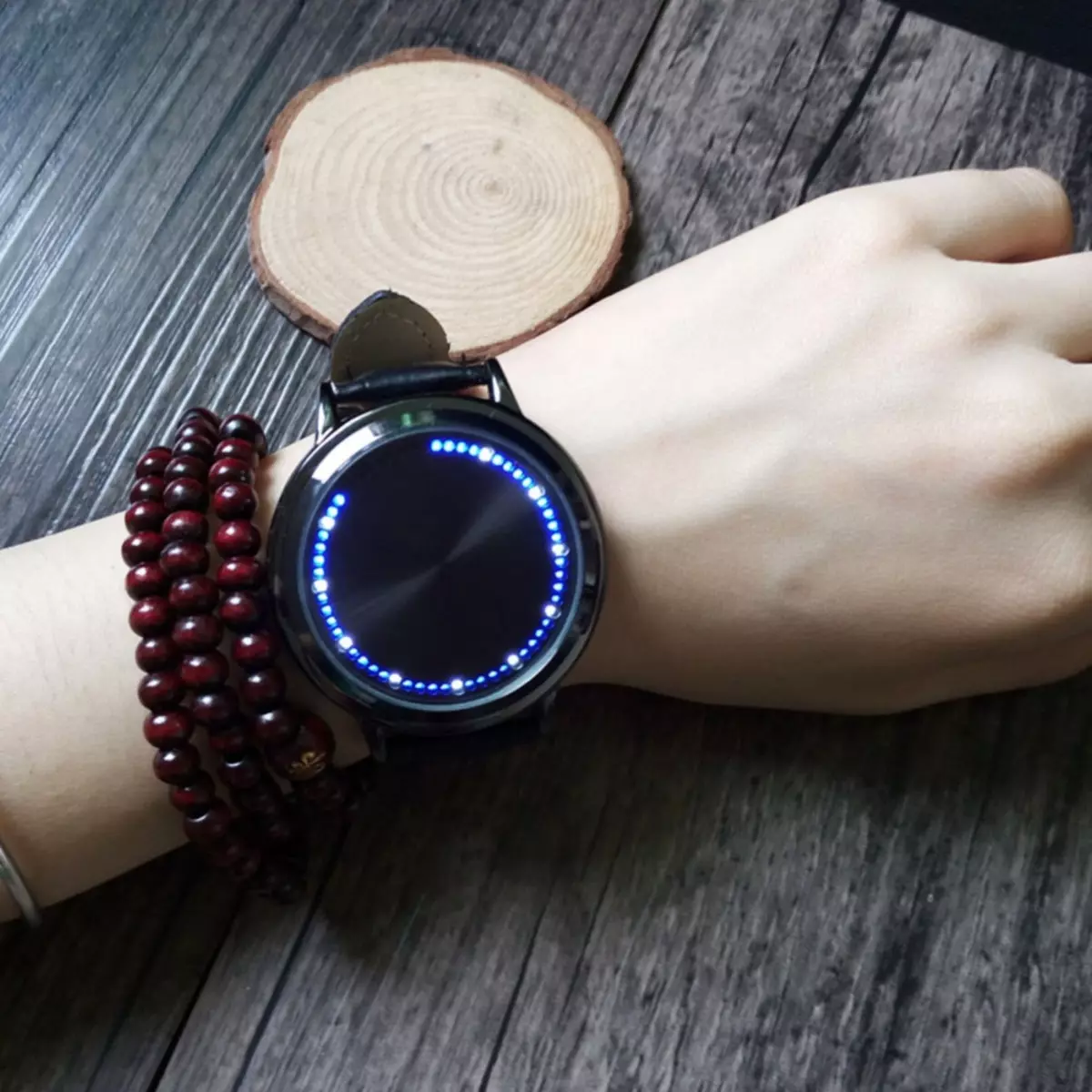 Wrist LED Watch (37 foto): Produk dinding pada matriks LED, faedah yang diketuai 3527_14