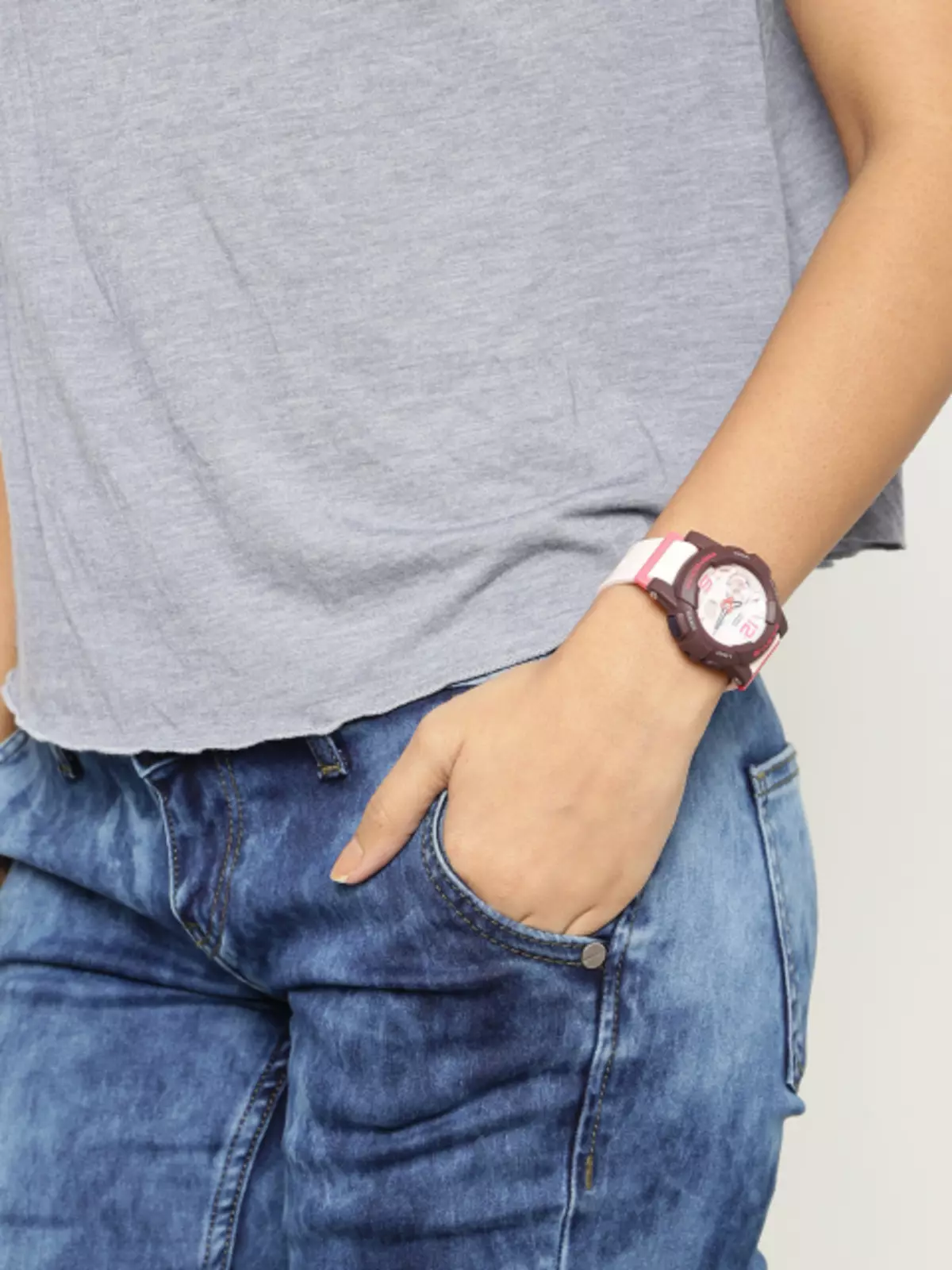 Moterų riešo laikrodis (120 nuotraukų): brangiausias pasaulyje ir neįprastas, madingas su logotipu, romanoff ir kitais populiariais ženklais 3534_105