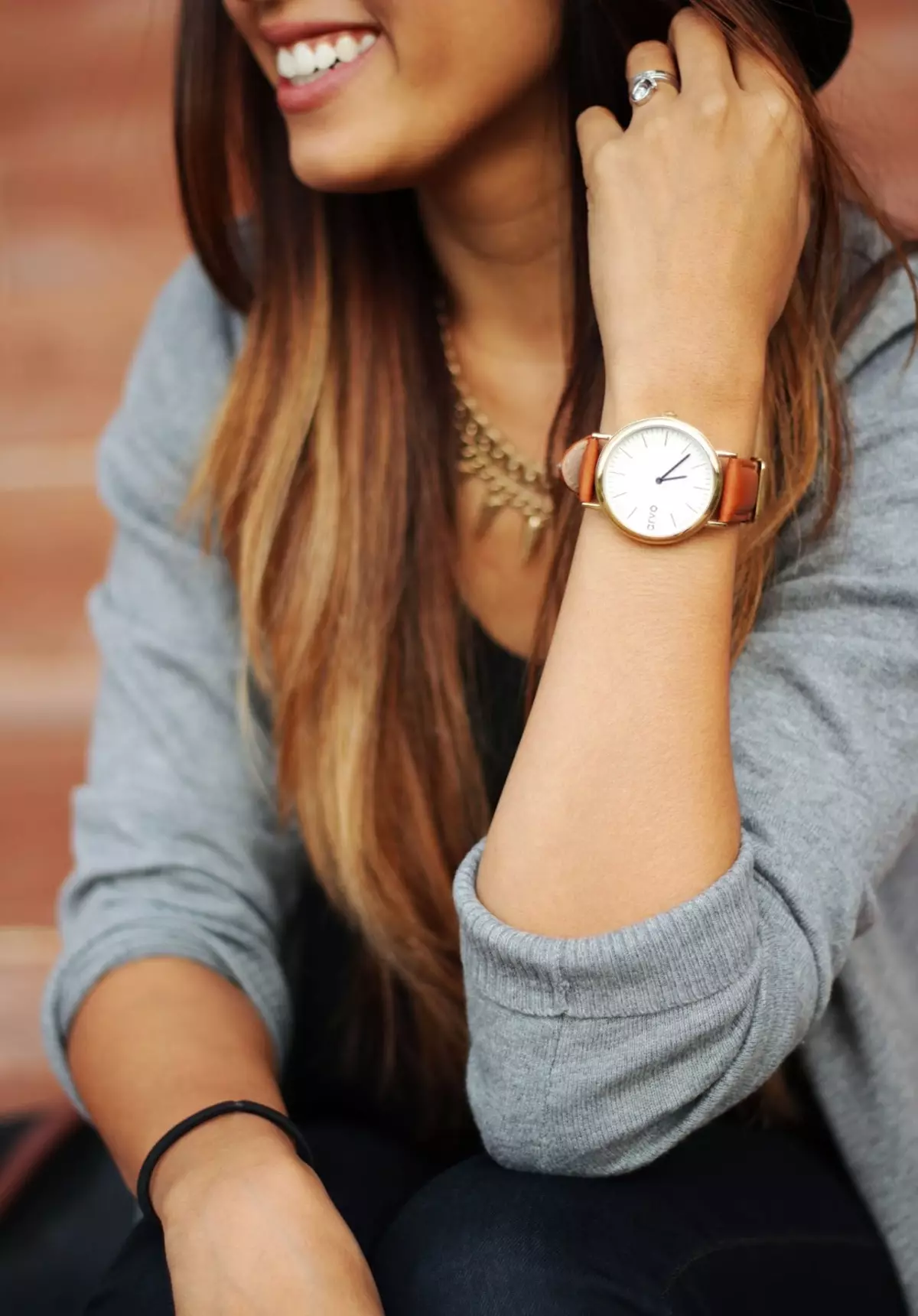 Moterų riešo laikrodis (120 nuotraukų): brangiausias pasaulyje ir neįprastas, madingas su logotipu, romanoff ir kitais populiariais ženklais 3534_16