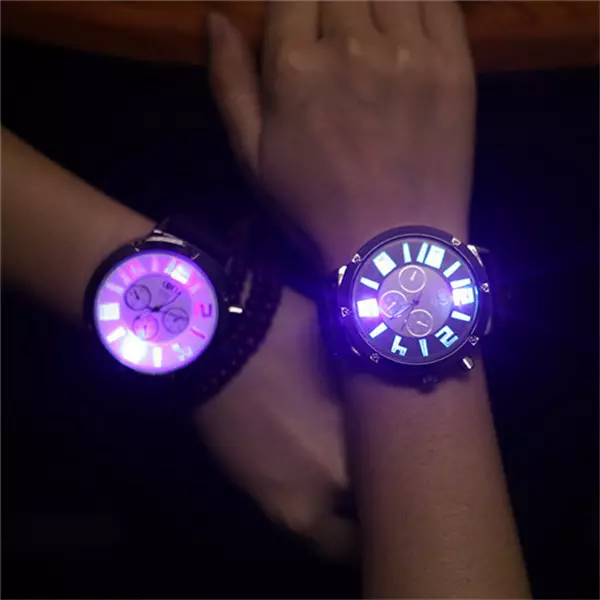 Moterų riešo laikrodis (120 nuotraukų): brangiausias pasaulyje ir neįprastas, madingas su logotipu, romanoff ir kitais populiariais ženklais 3534_29