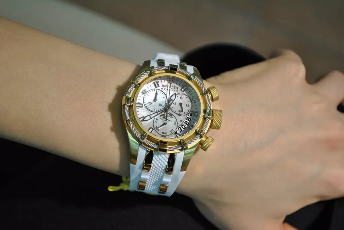 Moterų riešo laikrodis (120 nuotraukų): brangiausias pasaulyje ir neįprastas, madingas su logotipu, romanoff ir kitais populiariais ženklais 3534_35