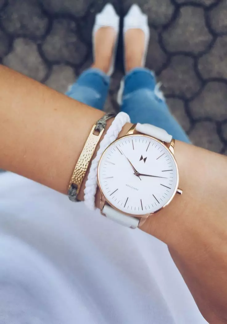 Moterų riešo laikrodis (120 nuotraukų): brangiausias pasaulyje ir neįprastas, madingas su logotipu, romanoff ir kitais populiariais ženklais 3534_36