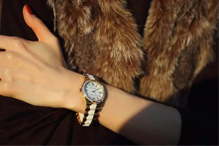Moterų riešo laikrodis (120 nuotraukų): brangiausias pasaulyje ir neįprastas, madingas su logotipu, romanoff ir kitais populiariais ženklais 3534_40