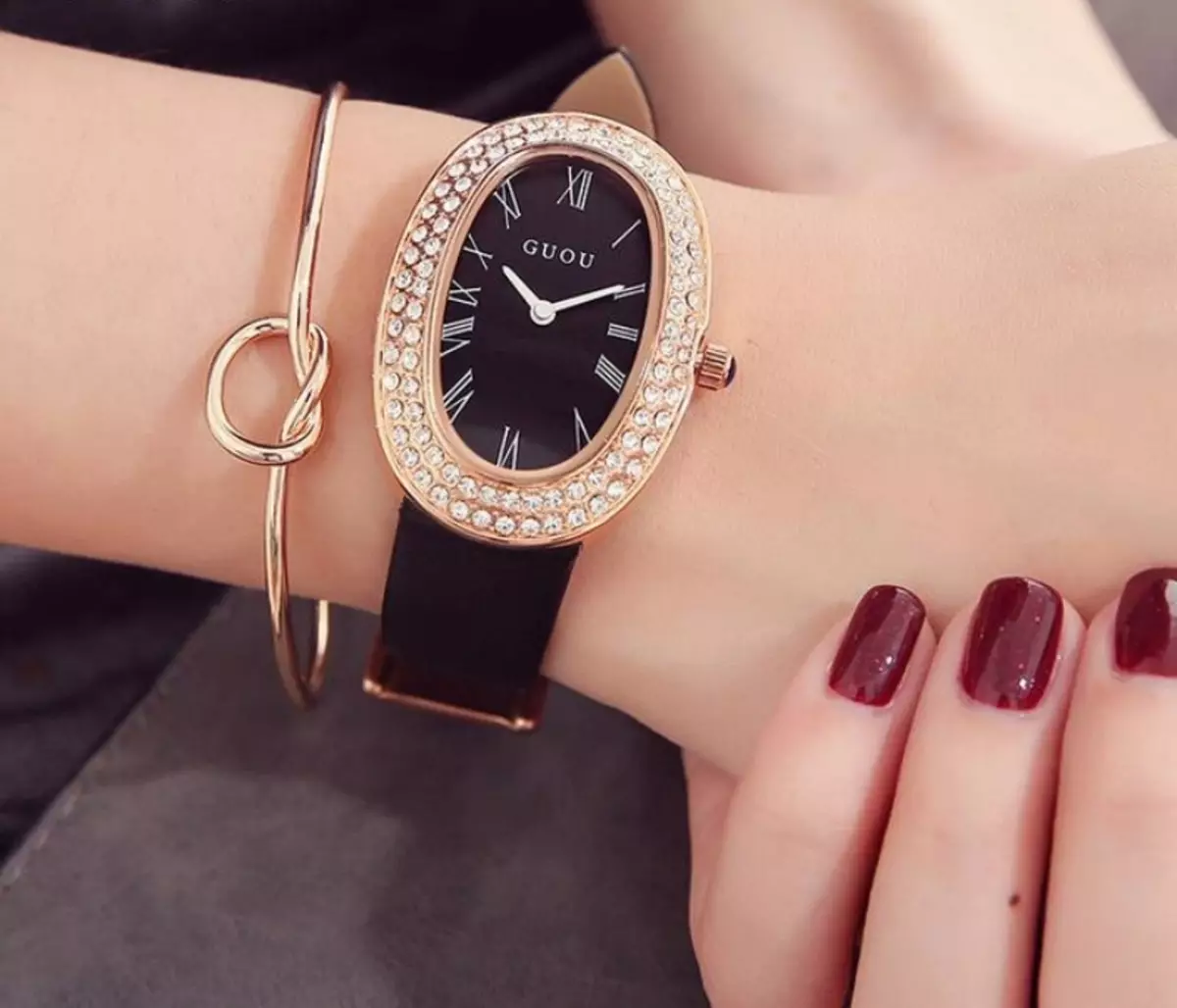 Moterų riešo laikrodis (120 nuotraukų): brangiausias pasaulyje ir neįprastas, madingas su logotipu, romanoff ir kitais populiariais ženklais 3534_42