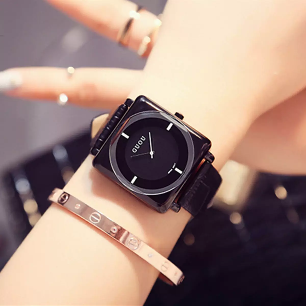 Moterų riešo laikrodis (120 nuotraukų): brangiausias pasaulyje ir neįprastas, madingas su logotipu, romanoff ir kitais populiariais ženklais 3534_44