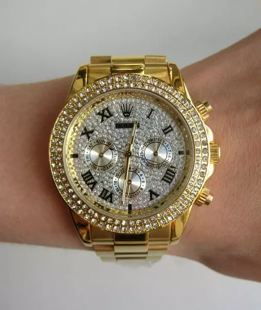 Moterų riešo laikrodis (120 nuotraukų): brangiausias pasaulyje ir neįprastas, madingas su logotipu, romanoff ir kitais populiariais ženklais 3534_50