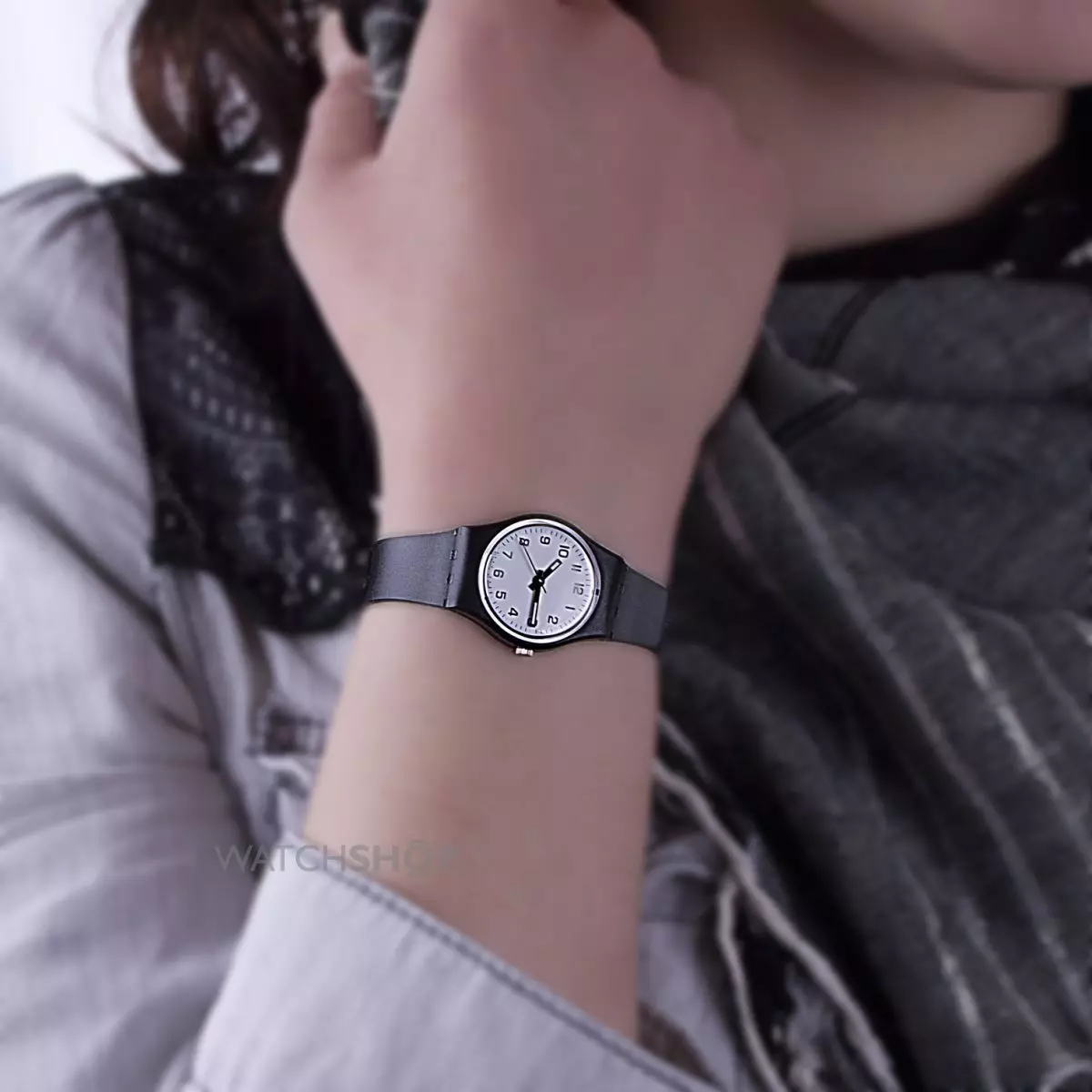 Moterų riešo laikrodis (120 nuotraukų): brangiausias pasaulyje ir neįprastas, madingas su logotipu, romanoff ir kitais populiariais ženklais 3534_90