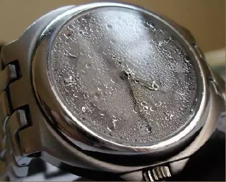 Moterų riešo laikrodis (120 nuotraukų): brangiausias pasaulyje ir neįprastas, madingas su logotipu, romanoff ir kitais populiariais ženklais 3534_94