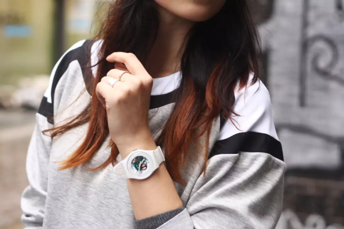 Moterų riešo laikrodis (120 nuotraukų): brangiausias pasaulyje ir neįprastas, madingas su logotipu, romanoff ir kitais populiariais ženklais 3534_99