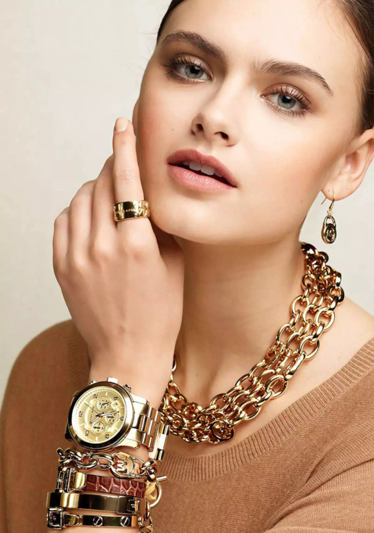 Golden Clock (104 fotók): NIKA női modellek, arany karkötővel és egy Seagull és Rolex gyémántokkal, mennyit költenek 3536_28