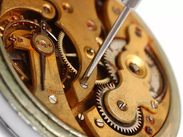Golden Clock (104 Foto): Model Perempuan dari Nika, dengan gelang emas dan dengan berlian dari seagull dan Rolex, berapa banyak kos mereka 3536_70