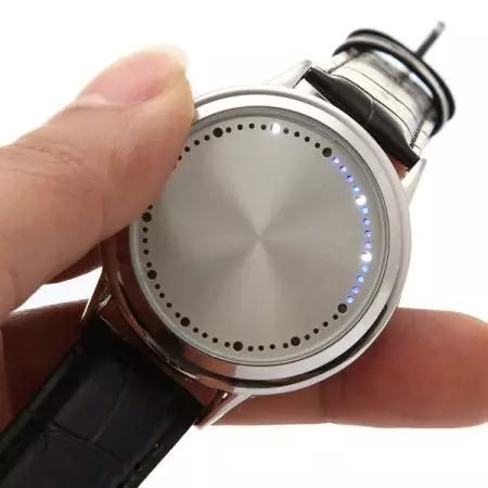 Сенсорні годинник (63 фото): наручні моделі з чутливим екраном, вироби для дітей 3540_31