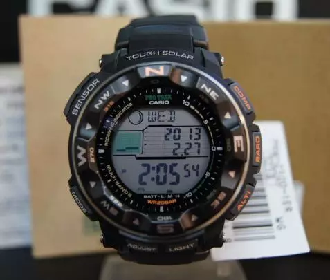 Športové hodinky (104 fotografií): Kúpiť modely s pulskomerom, krokomerom a tonometerom, ženské zápästia zariadenia 3541_70