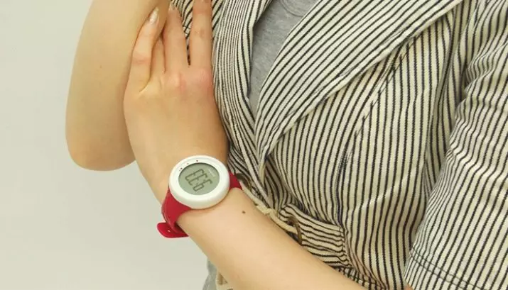 运动手表（104张照片）：使用脉冲计，计步器和眼压计，女性手腕设备购买型号 3541_74