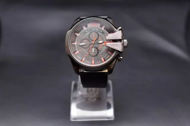 Дизел часовник (59 снимки): Brave модел, да получите високо качество на оригинални, женски продукти 3543_34