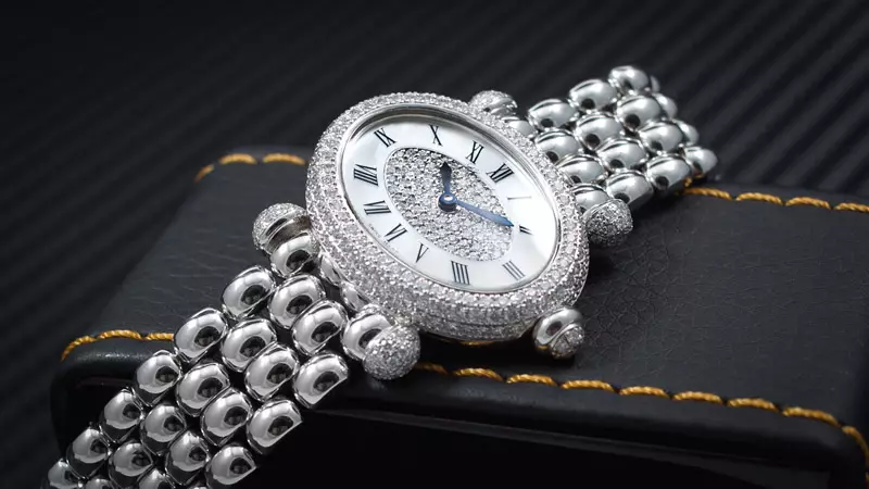 女性の手首のブランドの腕時計（85写真）：有名なイタリア語、中国語、アメリカのブランドからの2021モデルの評価 3551_26
