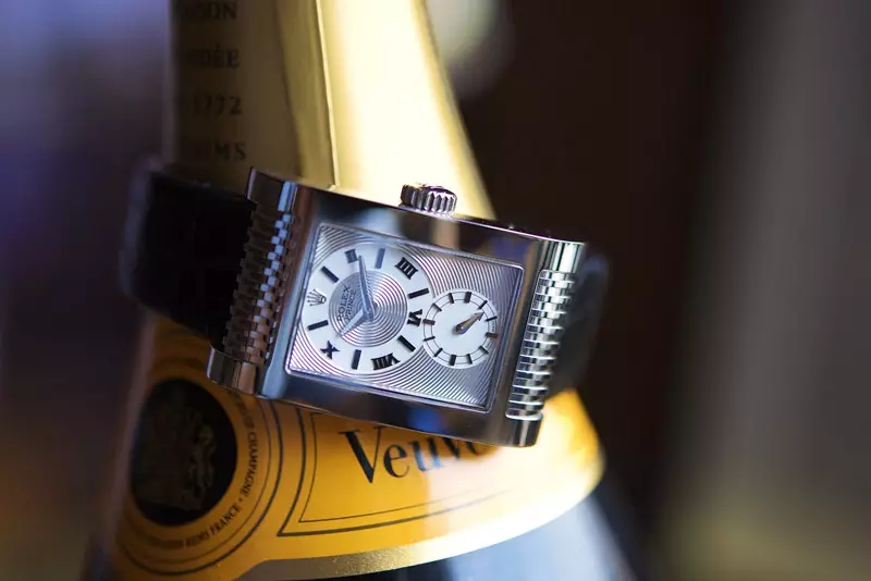 Watch kanggo jam tangan bangkekan wanita (85 Foto): Rating saka 2021 Model saka merek Italia sing misuwur, Cina lan Amerika 3551_6