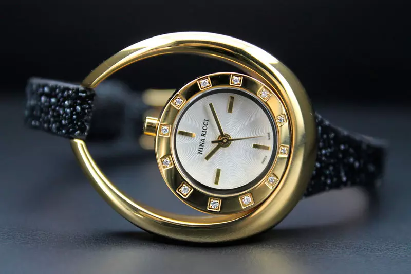 女性の手首のブランドの腕時計（85写真）：有名なイタリア語、中国語、アメリカのブランドからの2021モデルの評価 3551_69