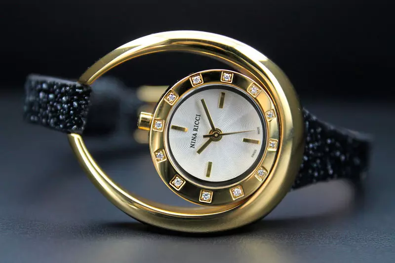 Orologio da polso da donna (85 foto): valutazione dei 2021 modelli di famosi marchi italiani, cinesi e americani 3551_69