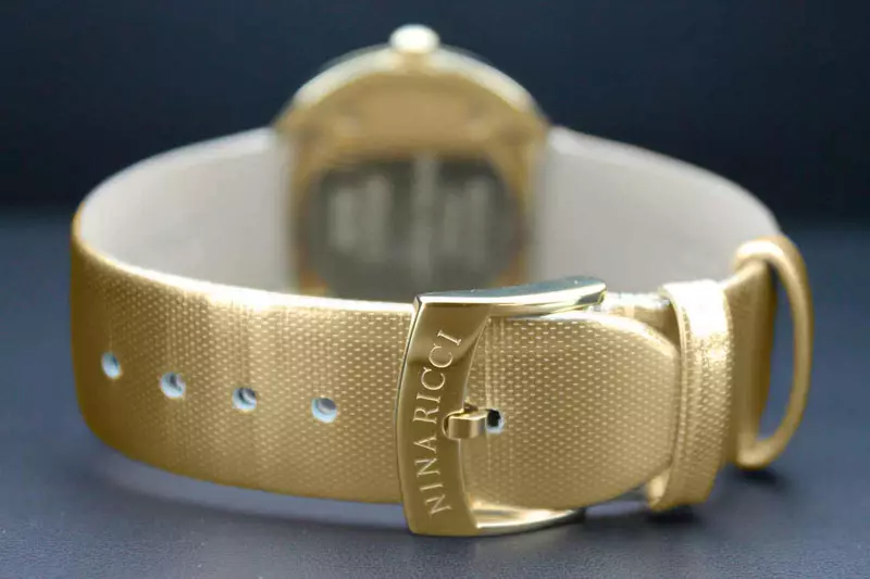 Watch Brand Wrist na mBan (85 grianghraf): Rátáil 2021 múnlaí ó bhrandaí cáiliúla na hIodáile, na Síne agus Mheiriceá 3551_72