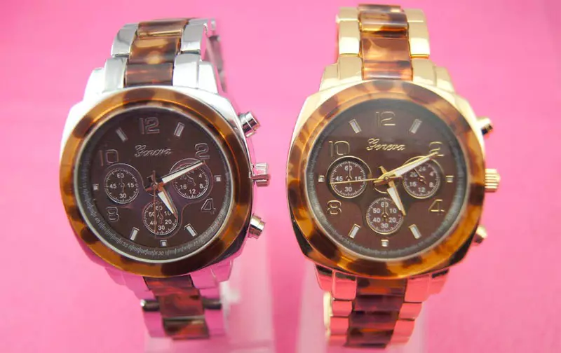 Dámské Značkové hodinky na zápěstí (85 fotek): Hodnocení 2021 modelů od známých italských, čínských a amerických značek 3551_76
