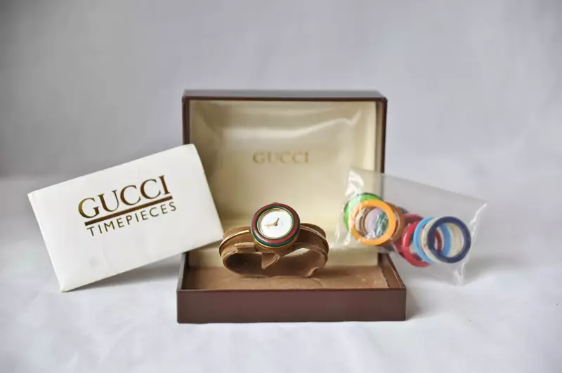 Watch kanggo jam tangan bangkekan wanita (85 Foto): Rating saka 2021 Model saka merek Italia sing misuwur, Cina lan Amerika 3551_8