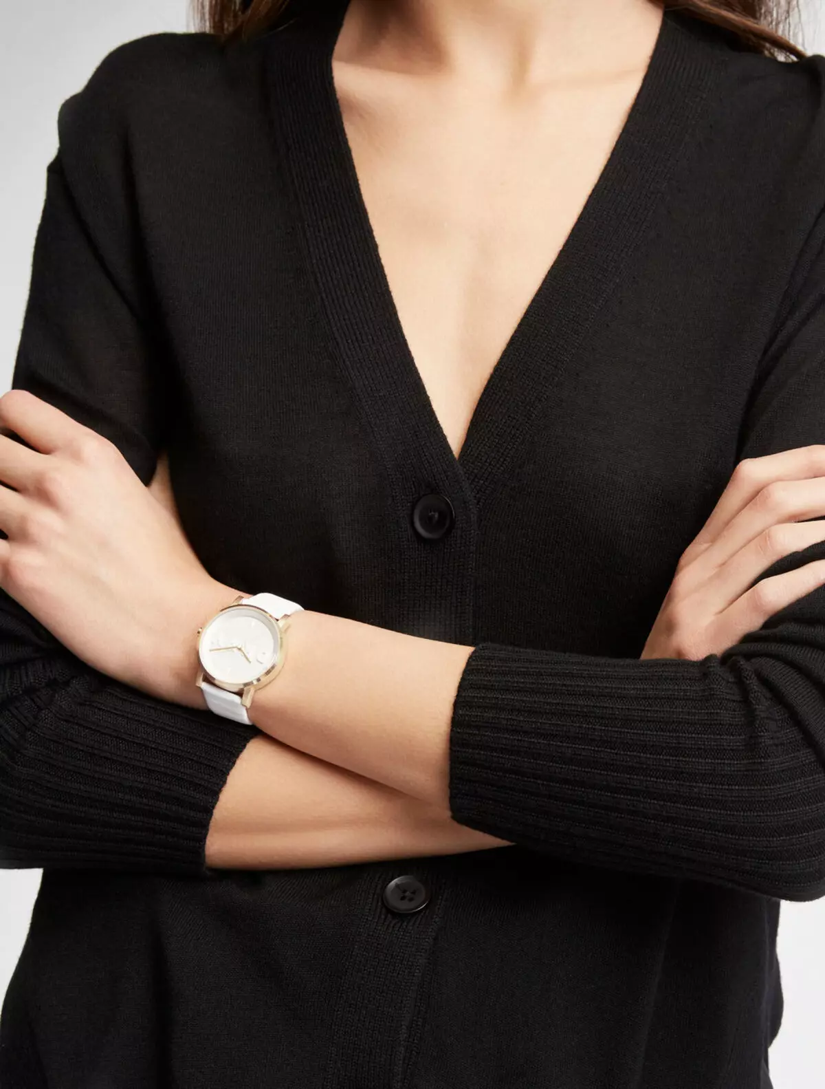 Relógio das mulheres com uma pulseira de cerâmica (73 fotos): modelos de pulso branco e preto cerâmico, como encurtá-los e limpar, comentários 3552_62