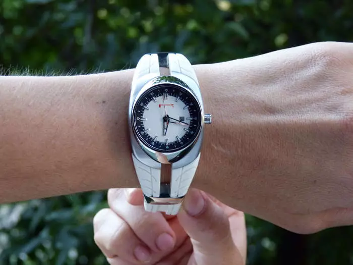 Wristwatch mekanikal (79 foto): Model wanita dengan jam penggera dan dengan penggulungan auto, bagaimana untuk memulakannya, kalis air 3553_68