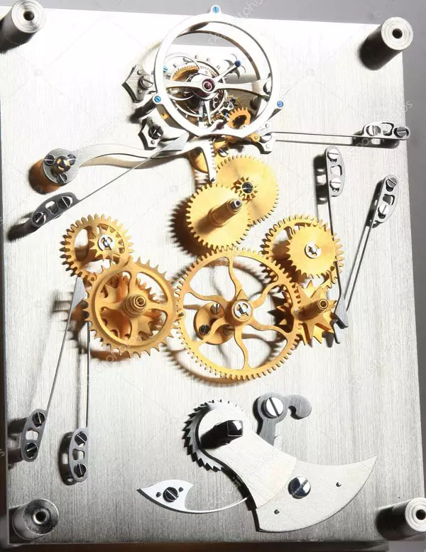 שעונים מכניים (79 תמונות): מודלים של נשים עם שעון מעורר ועם סלילה אוטומטית, איך להתחיל אותם, Waterproof 3553_8