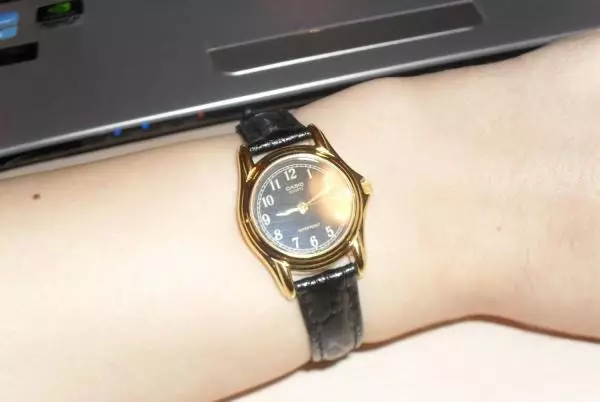 Women's Wristwatches Casio (107 fotos): G-shock, edificio y protrek, correa, modelos inteligentes y electrónicos, cómo acortar la pulsera 3554_104