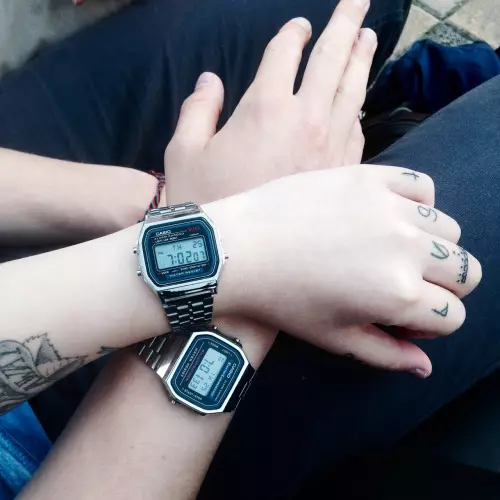 Γυναικεία Wristwatches Casio (107 φωτογραφίες): G-Shock, Edifice και Protrek, ιμάντα, έξυπνα και ηλεκτρονικά μοντέλα, πώς να συντομεύσετε το βραχιόλι 3554_18