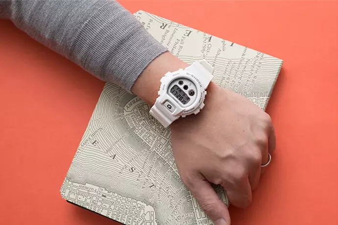 女性の腕時計カシオ（107写真）：G-Shock、Edifice、Protrek、ストラップ、スマート、電子モデル、ブレスレットを短くする方法 3554_39