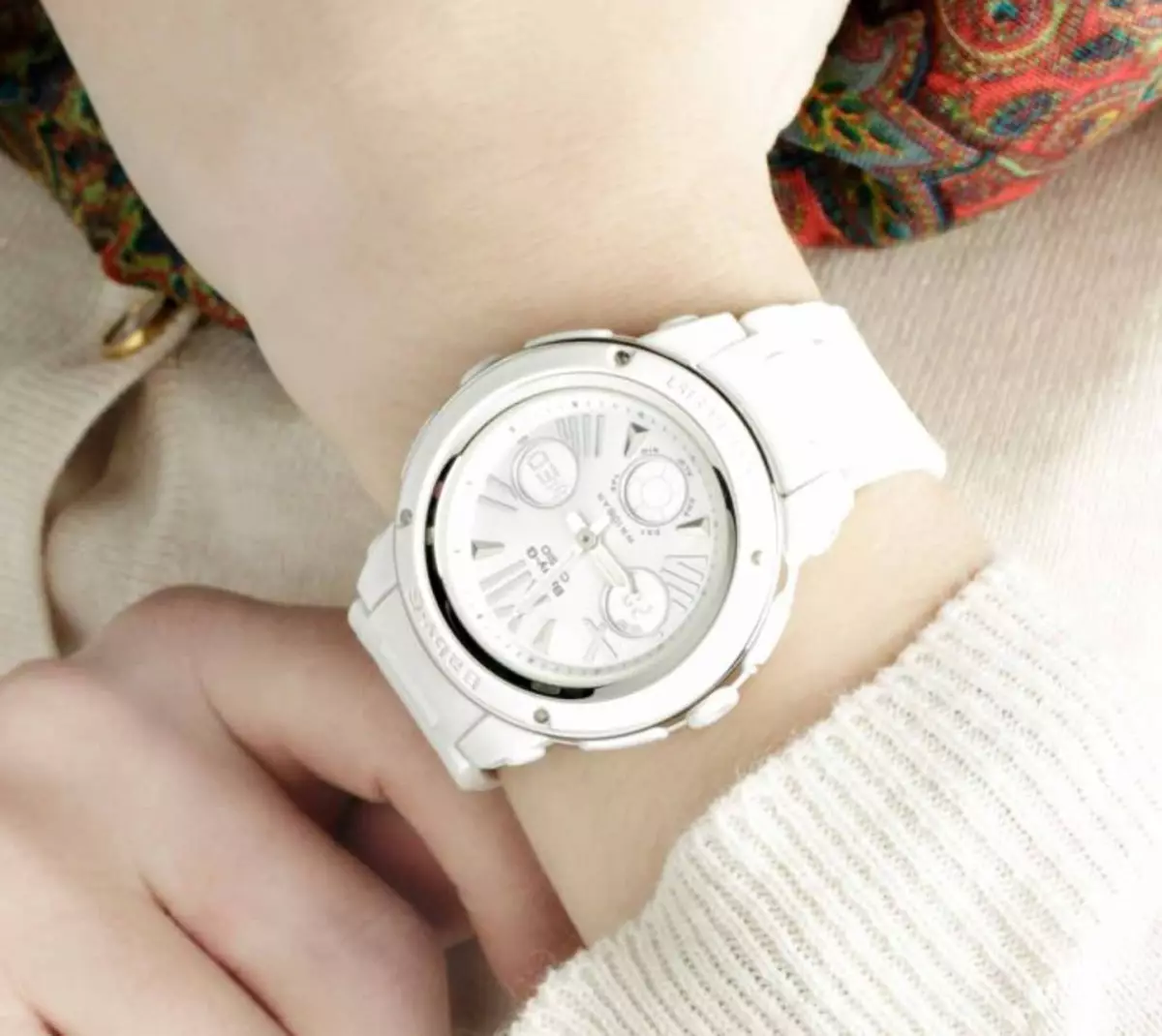 Women's Wristwatches Casio (107 fotos): G-shock, edificio y protrek, correa, modelos inteligentes y electrónicos, cómo acortar la pulsera 3554_98