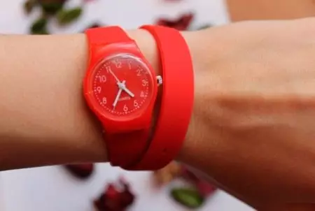 correas de reloj (71 fotos): los modelos de cuero y nylon de las mujeres, lo que es mejor elegir, silicona y otras especies 3555_36