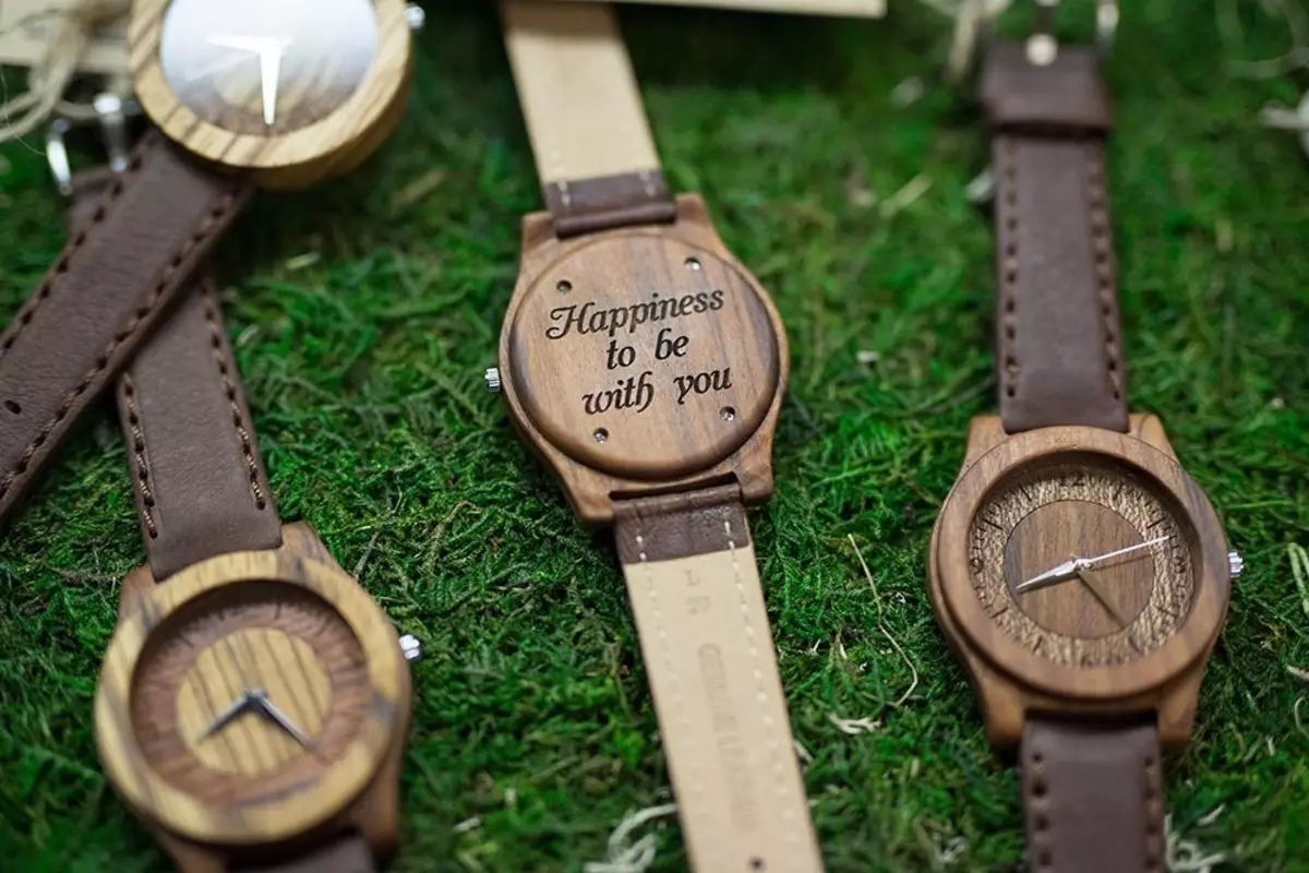 Wooden Watch Watch (50 fotoj): inaj modeloj kun ligna kazo de Wewood kaj Bobo-birdo, recenzoj 3557_23