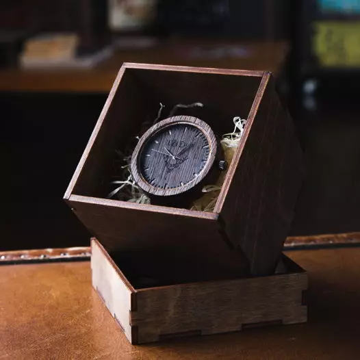 Wooden Watch Watch (50 fotoj): inaj modeloj kun ligna kazo de Wewood kaj Bobo-birdo, recenzoj 3557_47