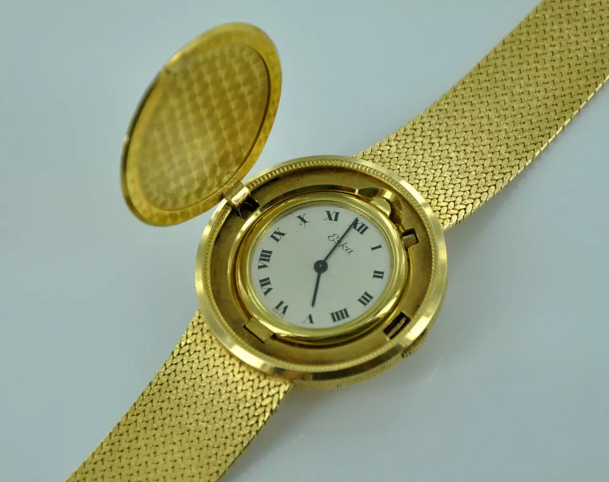 Gyllene klocka med ett guldarmband (77 foton): Kvinnors guldmönster 3559_25
